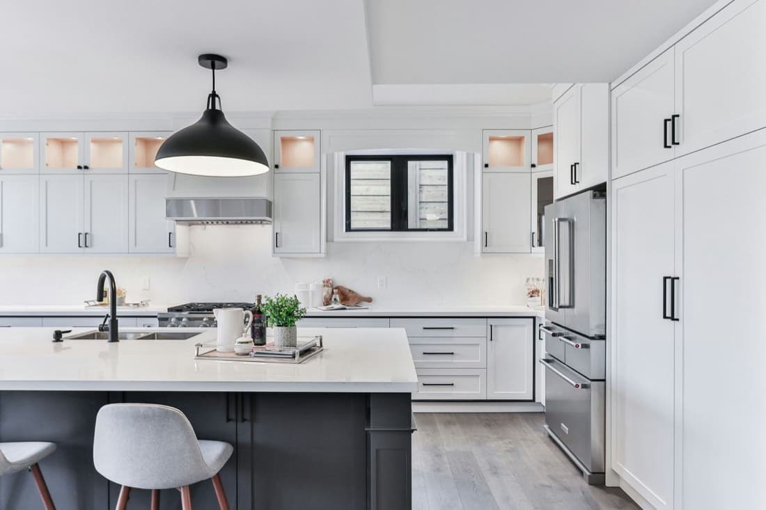 White shaker kitchen with island